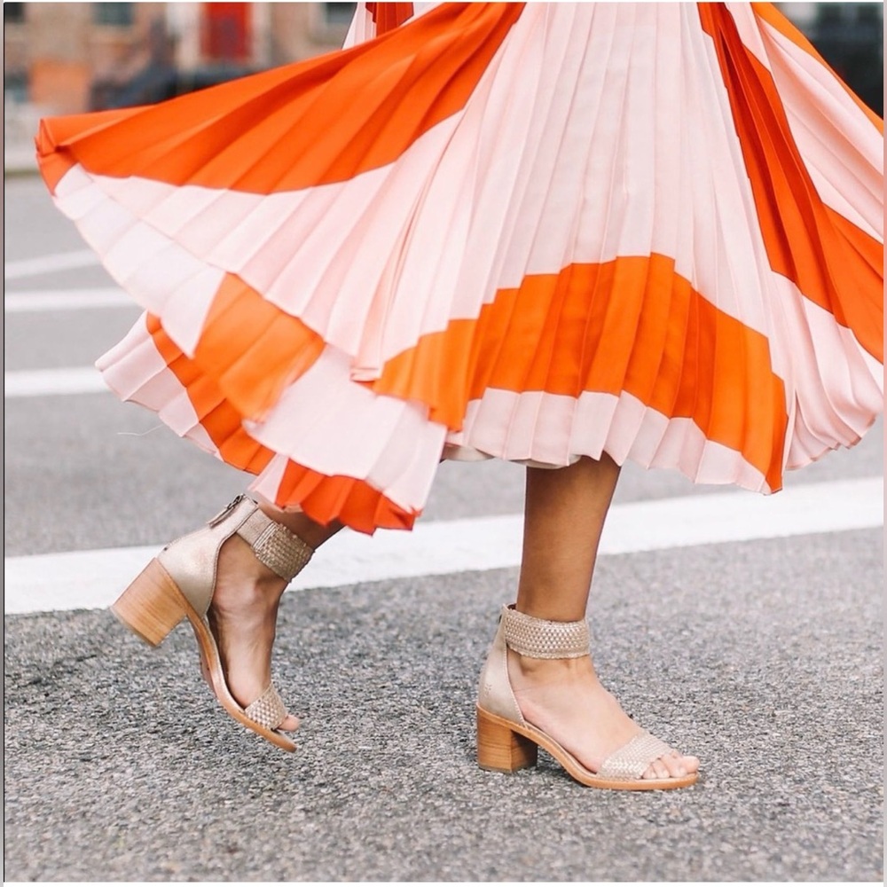 FRYE Bianca Woven Back Zip Heeled Sandals - Picture 3 of 16